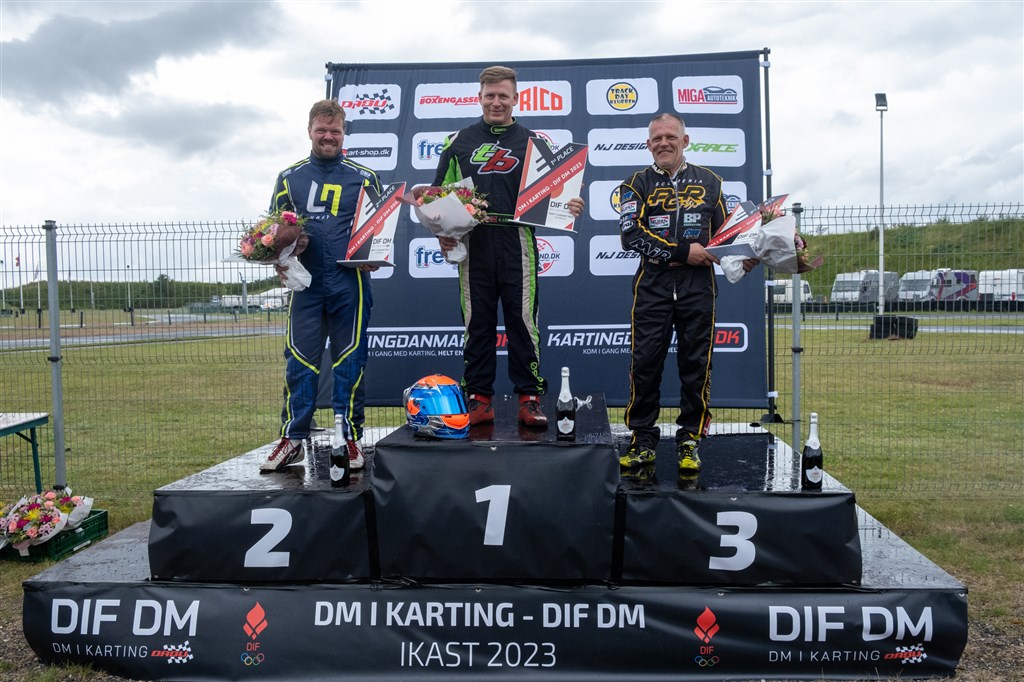 I KZ2 Master fik Kim Lykkebo Lyngsø det hele til at klappe, og kørte sig ikke mindre end 15 pladser op i finalen til sin sejr i KZ2 Master foran Ove Dalgård Christensen og Mogens Markvard Inthanai.
(Foto: Niklas Majgaard, Boxengasse.dk/DanishKartingLeague)